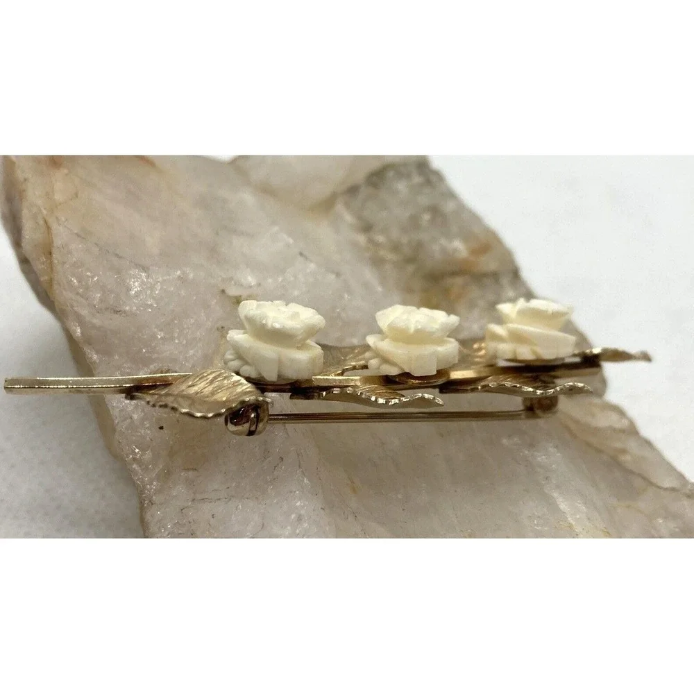 Vintage Gold Filled Leaf & Carved‎ Plastic Flower Brooch Pin 1/20 12K GF 3.5g